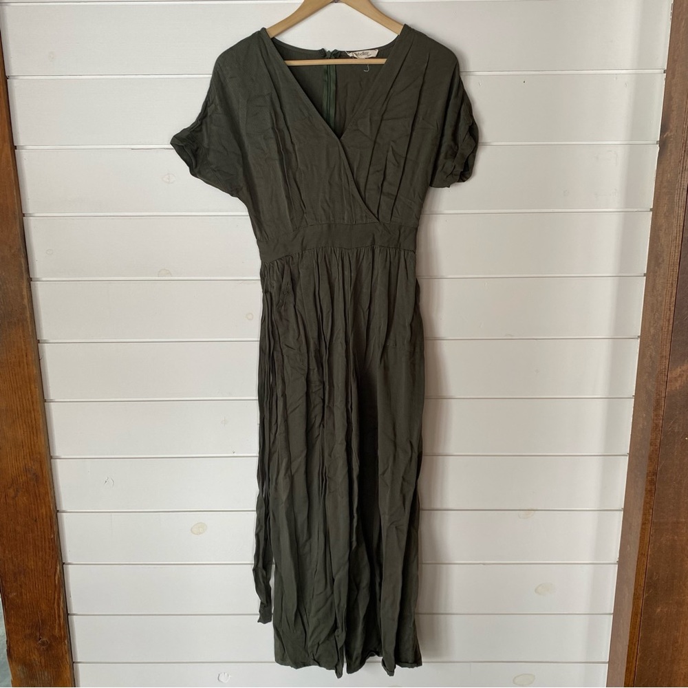 Women’s Medium Full Length Olive Green Tie Waist Jumpsuit.